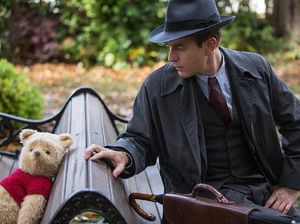 Disney Rilis Poster Menggemaskan Karakter Christopher Robin