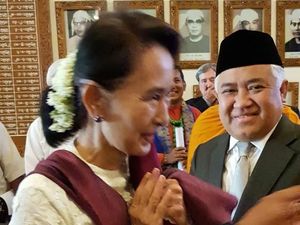 Bertemu Aung San Suu Kyi, Din Syamsyuddin Bahas Perdamaian Rohingya