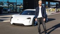 Adam Levine dan Mobil Listrik