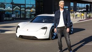 Adam Levine dan Mobil Listrik