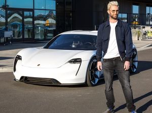 Adam Levine dan Mobil Listrik
