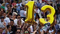 Balon dengan angka 13 menunjukkan jumlah gelar Liga Champions Real Madrid. (Foto: Gonzalo Arroyo Moreno/Getty Images)