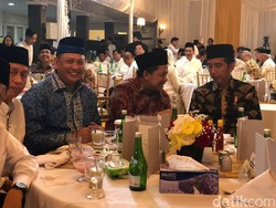 Mesranya Fahri Hamzah Buka Puasa Bareng Jokowi