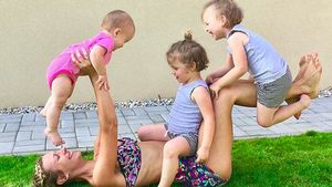 Gaya Kompak Ibu dan 3 Buah Hatinya, Ikut Senang Melihatnya