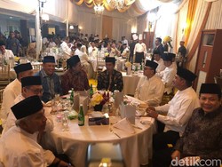 Mesra Bareng Jokowi, Apa yang Diomongin Fahri?