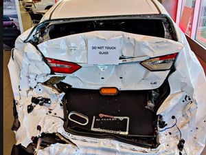 Diler Pamer Mobil Bekas Tabrakan