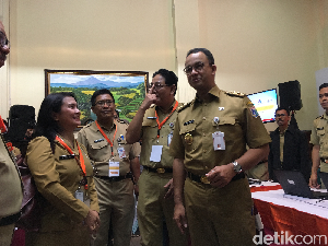 Tinjau Posko PPDB, Anies: Semua Anak Harus Dipastikan Bersekolah Tinjau Posko PPDB, Anies: Semua Anak Harus Dipastikan Bersekolah