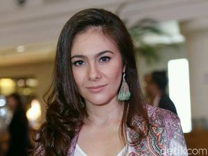 Pamer Selfie Berbikini, Wulan Guritno Dikritik Habis-habisan