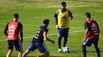 Ramai-ramai Menonton Latihan Messi dkk