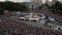 Salah satu gambar yang memperlihatkan keramaian parade gelar Liga Champions yang ke-13 untuk Real Madrid. (Foto: Sergio Perez/Reuters)