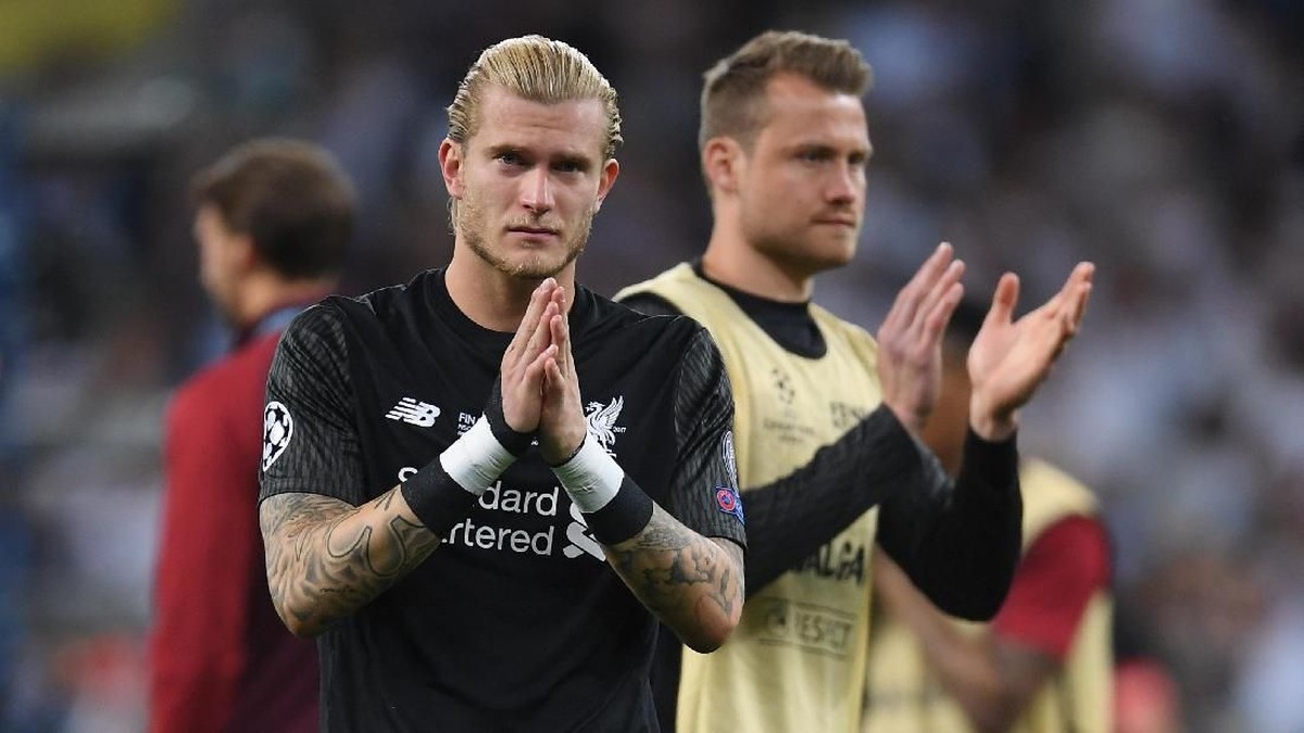 Juergen Klopp memaklumi kalau Loris Karius dan Simon Mignolet tak bahagia. (Foto: Laurence Griffiths/Getty Images)