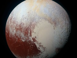 Kisah Pria yang Membunuh Planet Pluto 15 Tahun Lalu