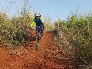 Trek JPM Pondok Cabe Hapus Dahaga Pesepeda di Pinggiran Jakarta