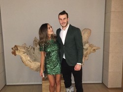 Emma Rhys-Jones saat merayakan tahun baru 2017. Saat itu Bale tengah dalam pemulihan cedera engkel kanan. (Instagram @garethbale11)