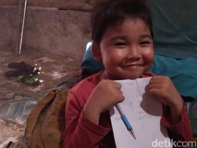 Foto: Senyum Ceria Alif, Bocah di Tangerang yang Viral
