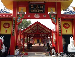 Peringatan Waisak di Klenteng Ancol Jadi Ladang Rezeki Pengemis