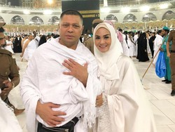Banyak Foto dan Makeup Tebal saat Umrah, Krisdayanti Banjir Kritik