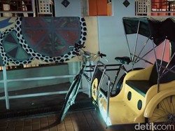 Begini Asyiknya Naik Becak di Singapura