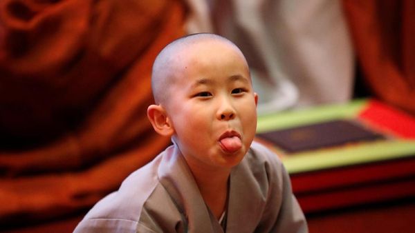 Foto: Gemesnya Aksi Biksu Cilik di Korsel Jelang Waisak
