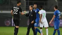 Kemenangan 2-1 atas Arab Saudi ini menjadi debut yang baik bagi Mancini. Foto: Claudio Villa/Getty Images