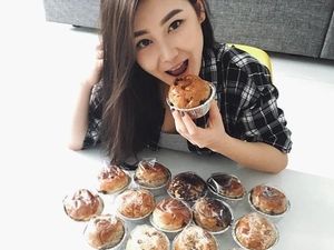 10 Pose Karen Vendela, Si Cantik Pacar Boy William Saat Makan 10 Pose Karen Vendela, Si Cantik Pacar Boy William Saat Makan