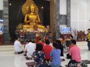 Rayakan Waisak, Ini Pesan Damai Bhikku untuk Umat Budha Surabaya