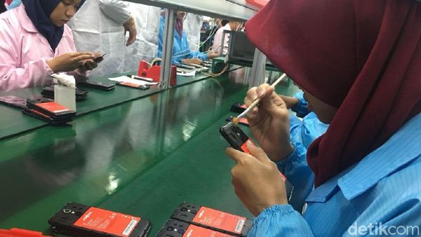 Berkunjung ke Pabrik Advan, Ponsel Made in Semarang