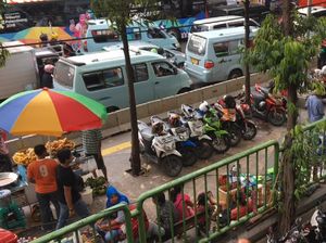 Trotoar Tanah Abang yang Kian Menghilang