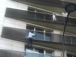 Aksi Heroik Pria Spiderman Selamatkan Seorang Anak