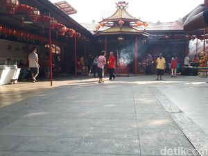 Umat Buddha Mulai Datangi Wihara Dharma Bhakti di Glodok