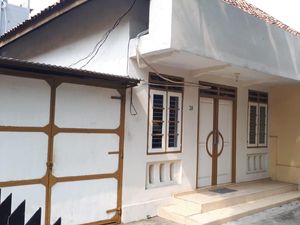Melihat Kontrakan Artidjo di Kwitang Rp 12 Juta/Tahun Melihat Kontrakan Artidjo di Kwitang Rp 12 Juta/Tahun