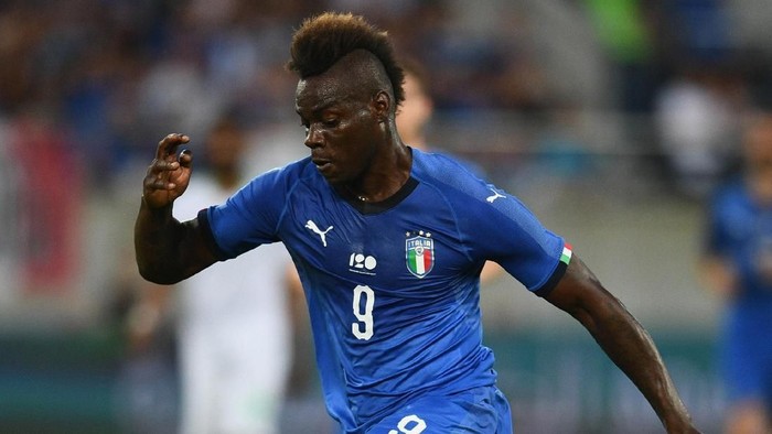 Italy vs Saudi Arabia ST GALLEN, SWITZERLAND - MAY 28: Mario Balotelli of Italy scores the opening goal during the International Friendly match between Saudi Arabia and Italy on May 28, 2018 in St Gallen, Switzerland. (Photo by Claudio Villa/Getty Images)