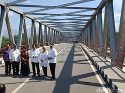 2 Menteri dan Sekkab Resmikan Jembatan Wijaya Kusuma di Kediri
