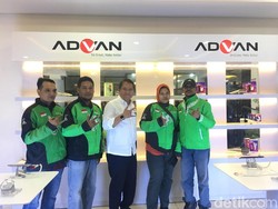 Menkominfo Kenalkan Ponsel Lokal ke Driver Go-Jek