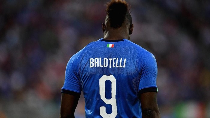 ST GALLEN, SWITZERLAND - MAY 28:  Mario Balotelli of Italy looks on during the International Friendly match between Saudi Arabia and Italy on May 28, 2018 in St Gallen, Switzerland.  (Photo by Claudio Villa/Getty Images)