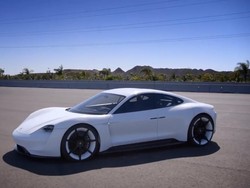 Porche Mission E Buat Adam Levine Terpana