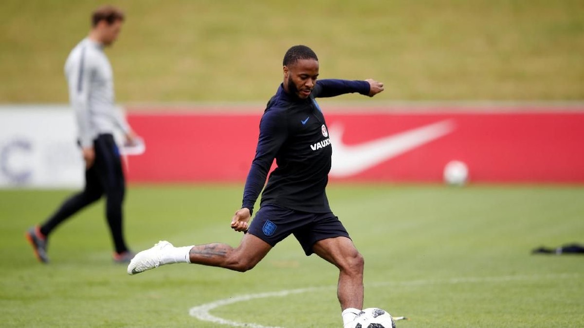Raheem Sterling dikecam karena tato senjat di kaki kanannya (Carl Recine/Reuters)