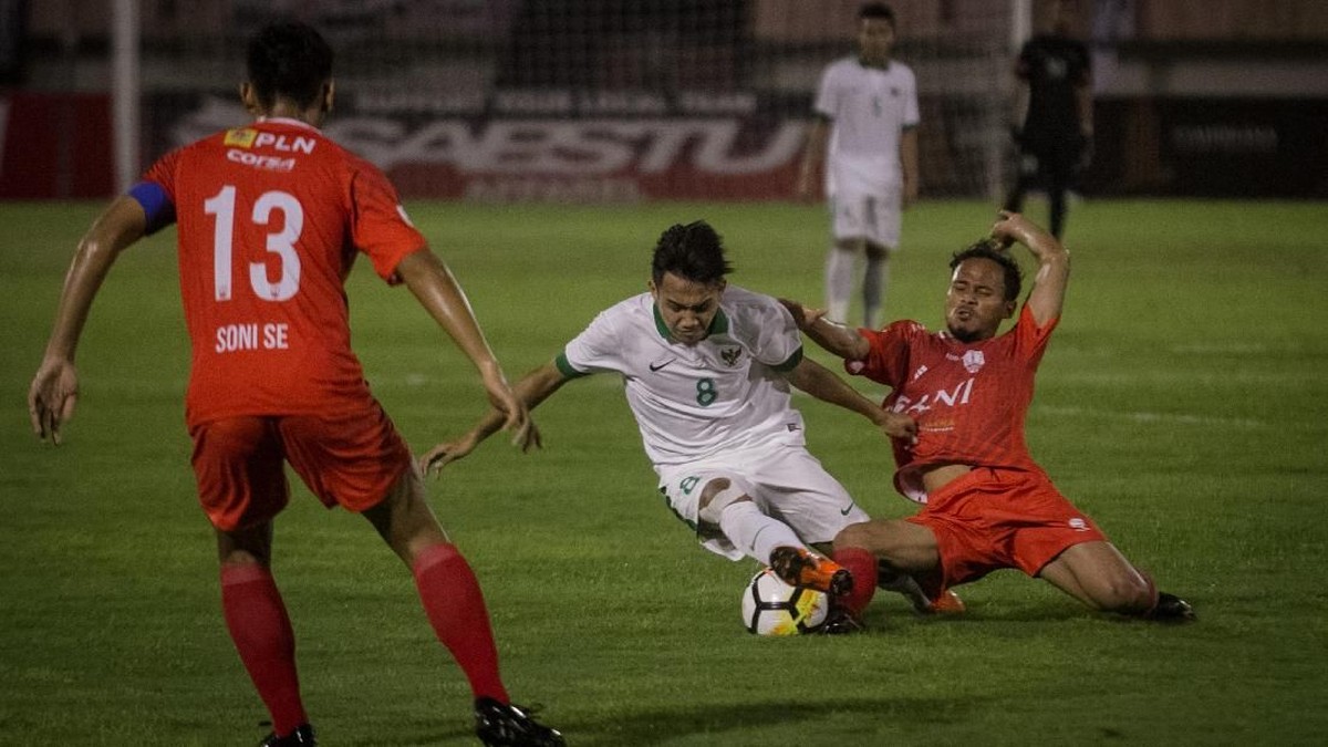Timnas Indonesia U-19 dikalahkan Persis Solo dengan skor 0-3 dalam laga ujicoba (Foto: Mohammad Ayudha/Antara Foto)