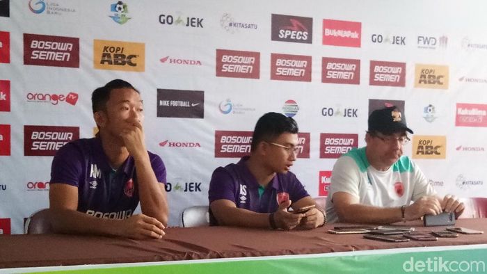 PSM Makassar saat jumpa pewarta jelang laga melawan Madura United. (Foto: Reinhard Soplantila/detikcom) PSM Makassar saat jumpa pewarta jelang laga melawan Madura United. (Foto: Reinhard Soplantila/detikcom)