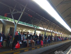 Penumpang Melonjak, PT KAI Daop 8 Surabaya Siapkan 6 Kereta Tambahan