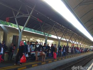 Penumpang Melonjak, PT KAI Daop 8 Surabaya Siapkan 6 Kereta Tambahan Penumpang Melonjak, PT KAI Daop 8 Surabaya Siapkan 6 Kereta Tambahan