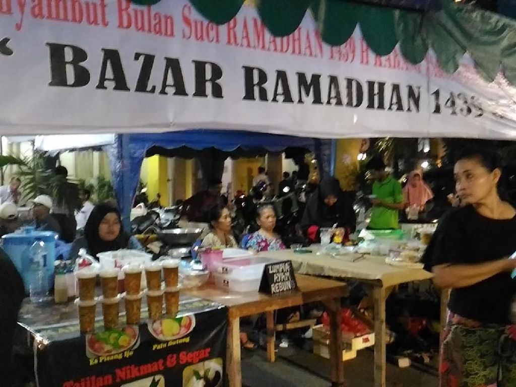 Muncul Kerumunan, Pemkot Jakpus Akui Bolehkan Dagang Takjil di Johar Baru Muncul Kerumunan, Pemkot Jakpus Akui Bolehkan Dagang Takjil di Johar Baru