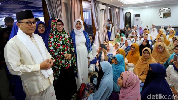 Zulkifli Hasan Bukber dengan Organisasi Islam Wanita Indonesia