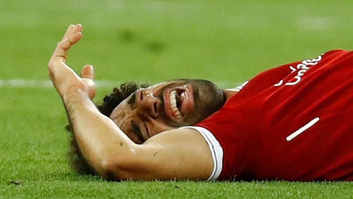 Mohamed Salah mengalami cedera bahu di final Liga Champions (Foto: Kai Pfaffenbach/Reuters)