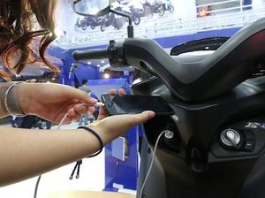 Suka Ngecas HP di Motor? Begini Caranya Biar Aki Nggak Tekor Suka Ngecas HP di Motor? Begini Caranya Biar Aki Nggak Tekor