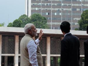 Jokowi Ajak PM India Keliling Masjid Istiqlal