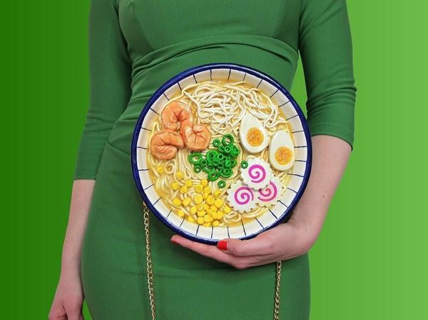 7 Tas Ini Bentuknya Mirip Banget Makanan, Bikin Lapar