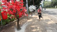 Hiasan Pohon Lampu Percantik Jalan Thamrin