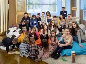 Pasutri Ini Bakal Menyambut Anaknya yang ke-21 Pasutri Ini Bakal Menyambut Anaknya yang ke-21