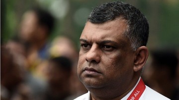 Tony Fernandes Puji Makanan AirAsia Sambil Sindir Singapore Airlines, Netizen Malah Balik Serang